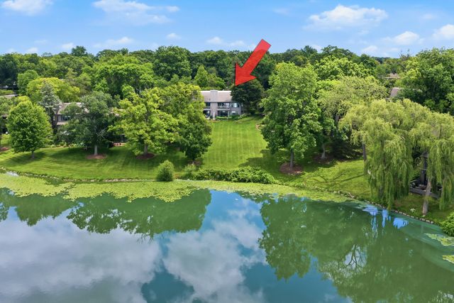 640 Old Barn Road C, Lake Barrington, IL 60010