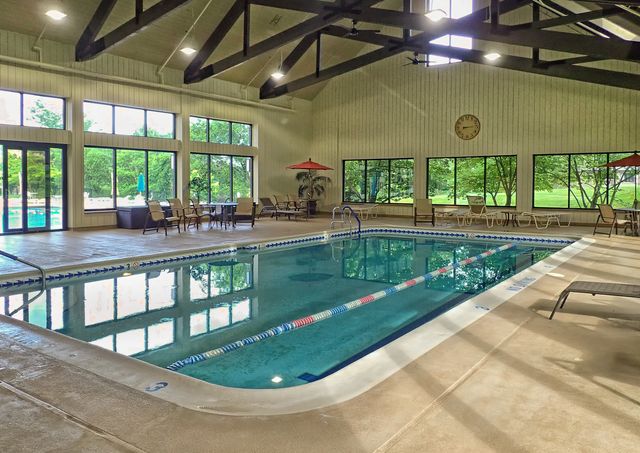 640 Old Barn Road C, Lake Barrington, IL 60010