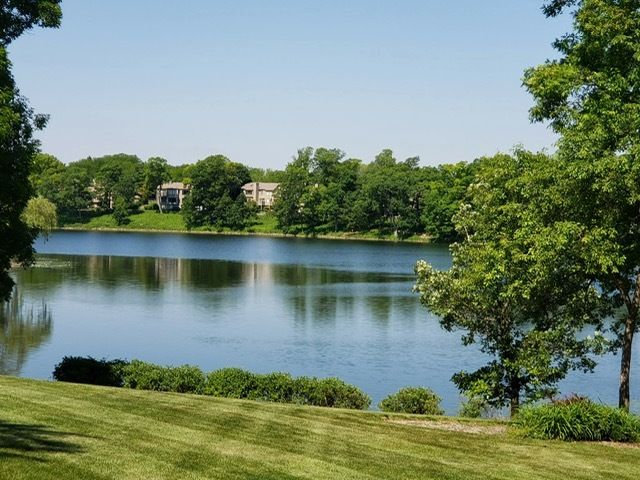 640 Old Barn Road C, Lake Barrington, IL 60010
