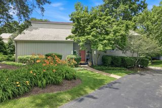 640 Old Barn Road C, Lake Barrington, IL 60010