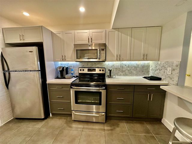 800 NE 195th Street 314, Miami, FL 33179
