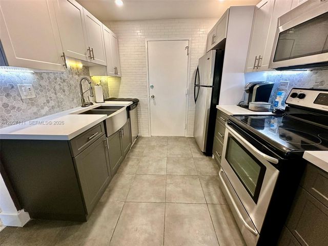 800 NE 195th Street 314, Miami, FL 33179