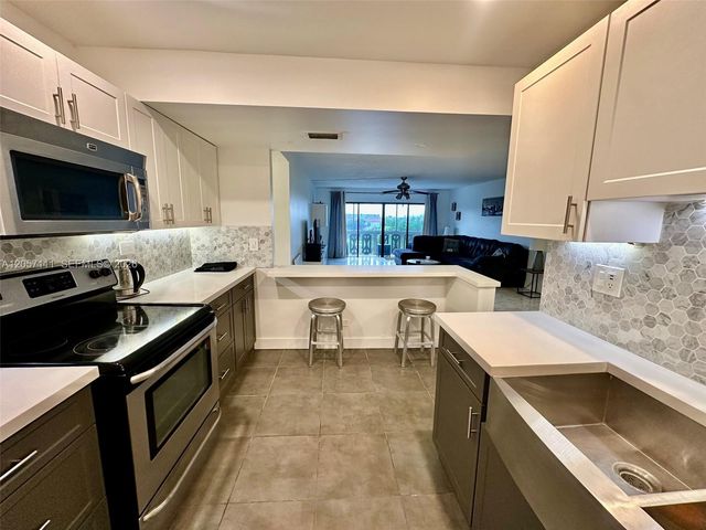 800 NE 195th Street 314, Miami, FL 33179