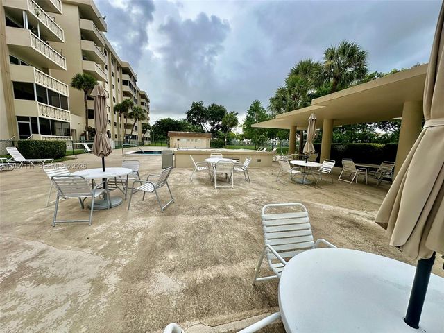 800 NE 195th Street 314, Miami, FL 33179