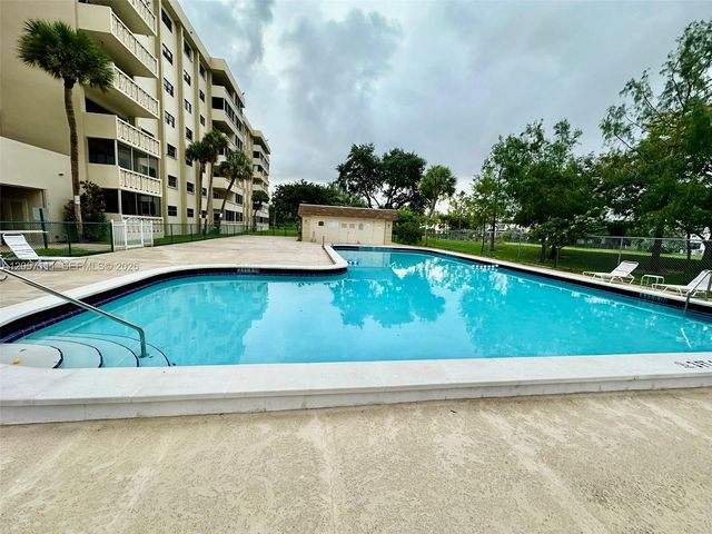 800 NE 195th Street 314, Miami, FL 33179