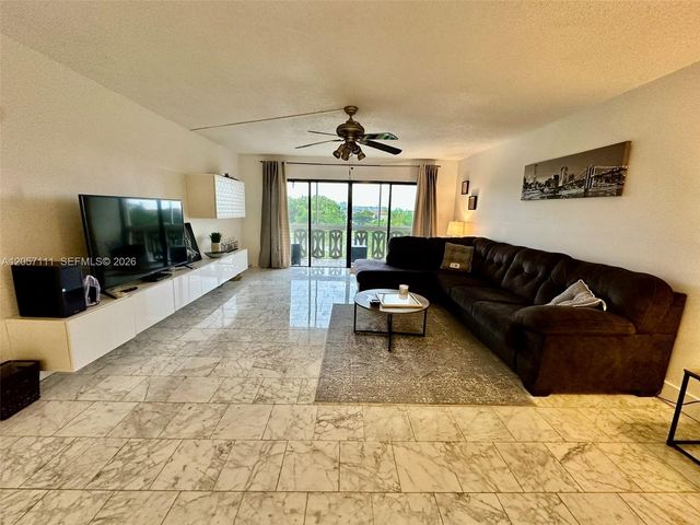 800 NE 195th Street 314, Miami, FL 33179