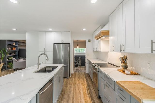 8726 W 104th Street, Overland Park, KS 66212