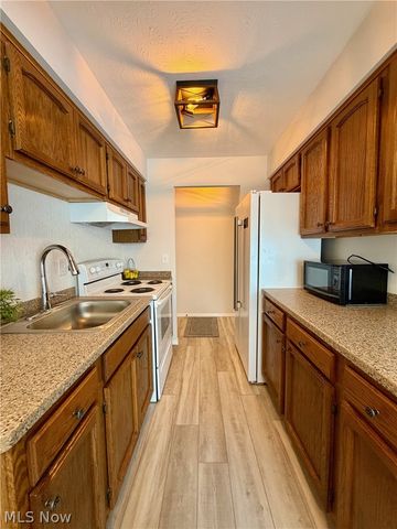 31622 N Marginal Drive B-105, Willowick, OH 44095