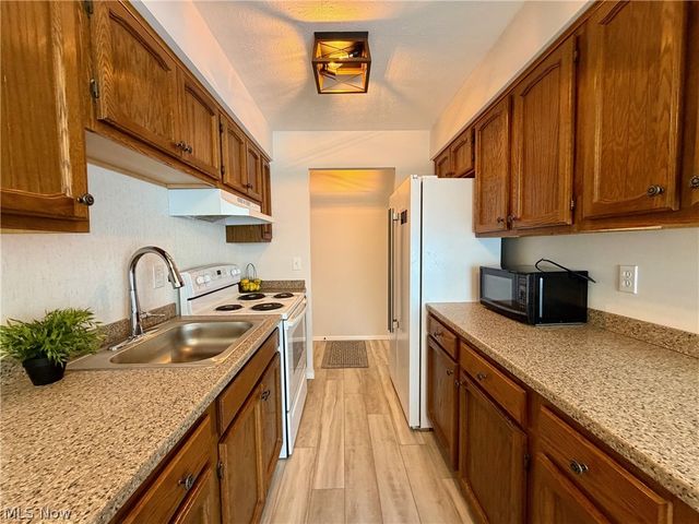 31622 N Marginal Drive B-105, Willowick, OH 44095