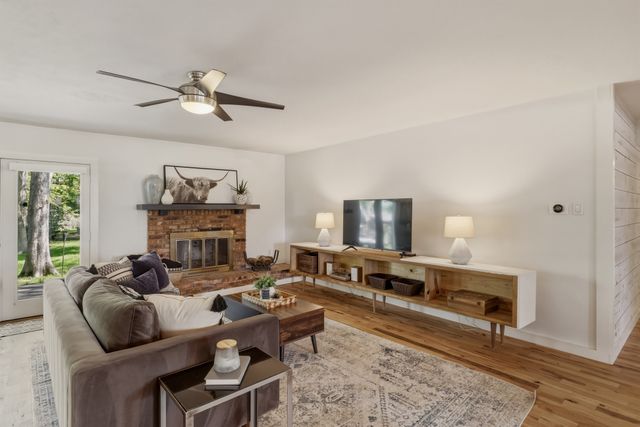 2320 Chart Drive, Dallas, TX 75228