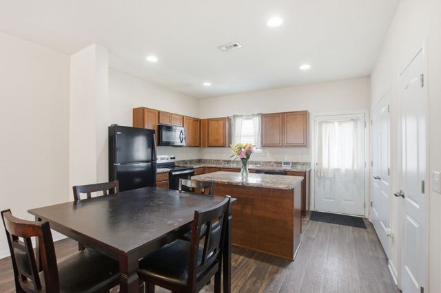 351 David Bolin Dr, La Vergne, TN 37086