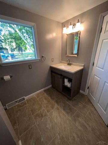 1807 Hemmeter Road, Saginaw, MI 48638