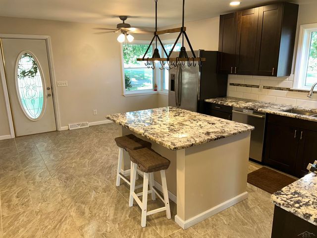 1807 Hemmeter Road, Saginaw, MI 48638