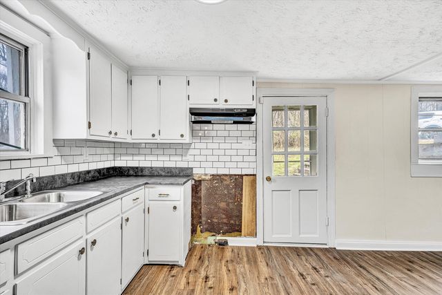 1669 ROUNDABOUT RD, Martinsville, VA 24112