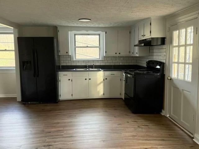1669 ROUNDABOUT RD, Martinsville, VA 24112