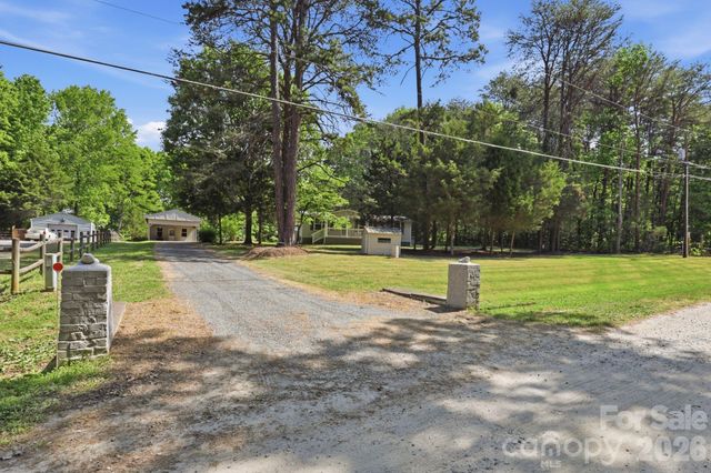 136 Woodridge Lane, Mooresville, NC 28115