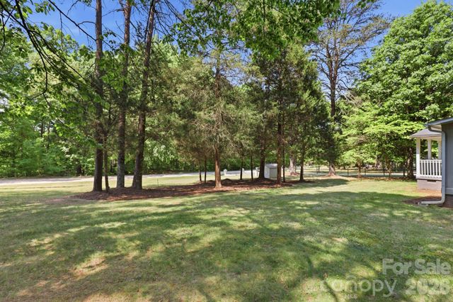136 Woodridge Lane, Mooresville, NC 28115