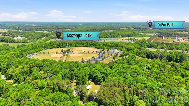 136 Woodridge Lane, Mooresville, NC 28115