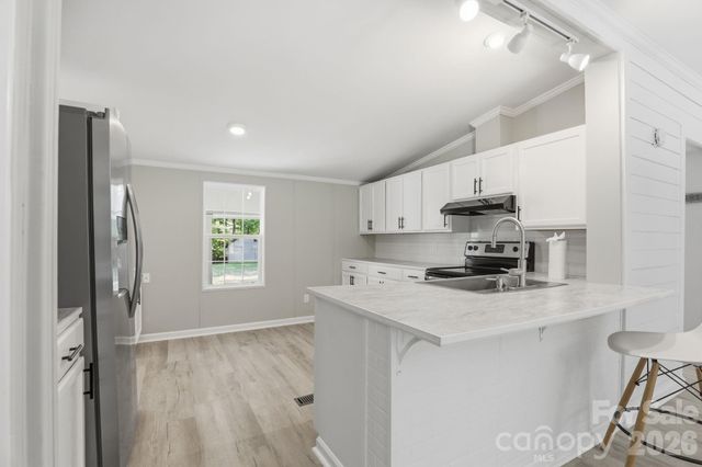 136 Woodridge Lane, Mooresville, NC 28115