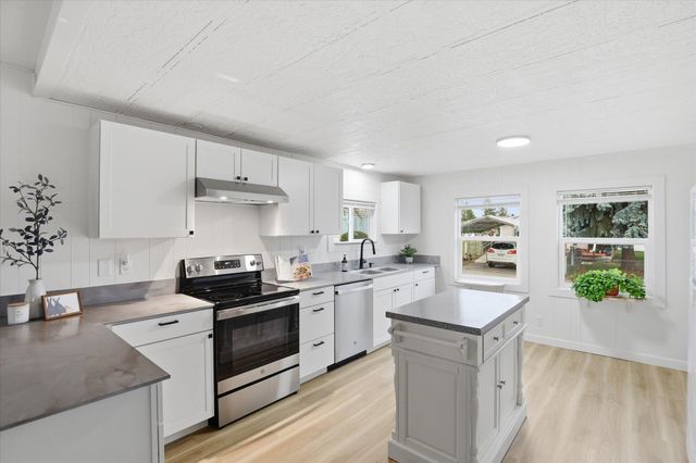 2201 N Craig Rd, Spokane, WA 99224