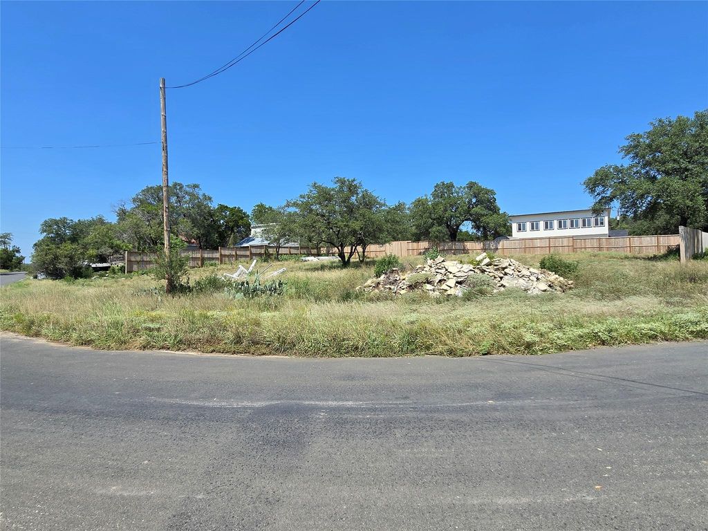 000 Martin LN, Spicewood, TX 78669