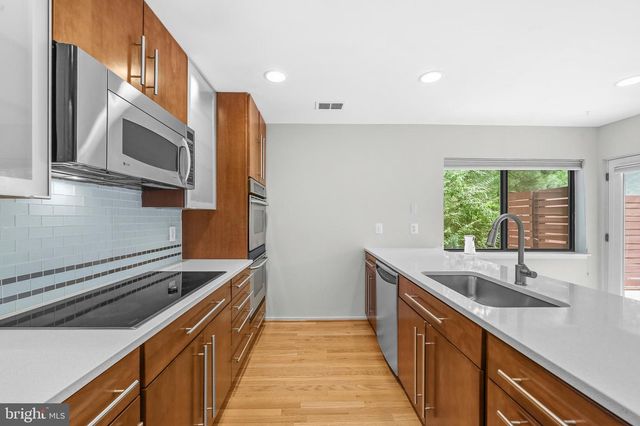 2105 SOUTH BAY LN, Reston, VA 20191