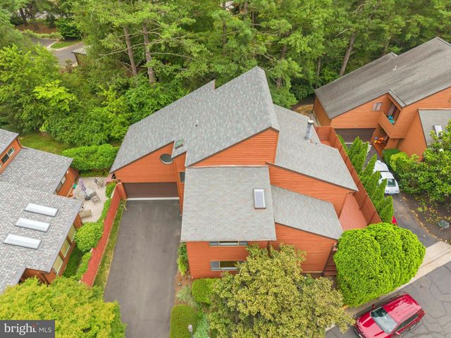 2105 SOUTH BAY LN, Reston, VA 20191