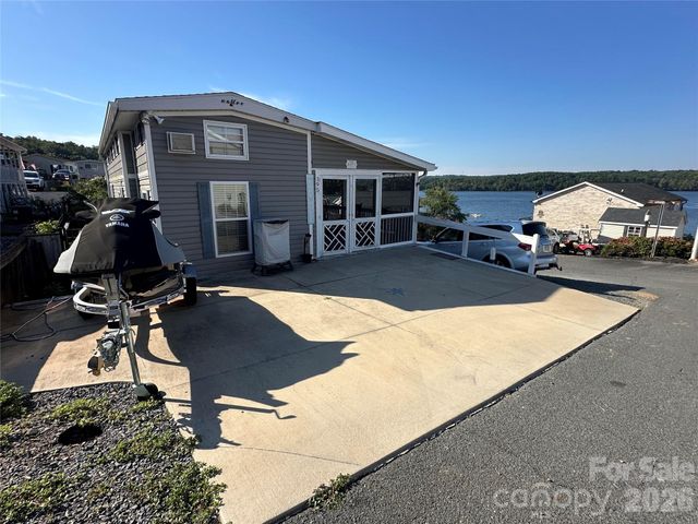 195 Grand View Drive, New London, NC 28127