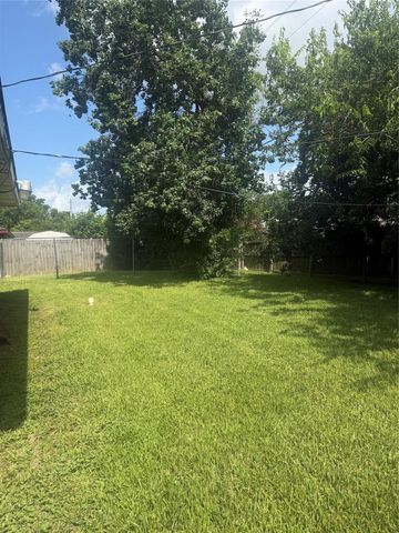 7623 Wilmerdean Street, Houston, TX 77061