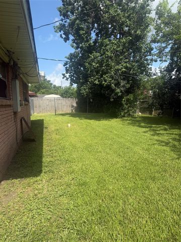 7623 Wilmerdean Street, Houston, TX 77061