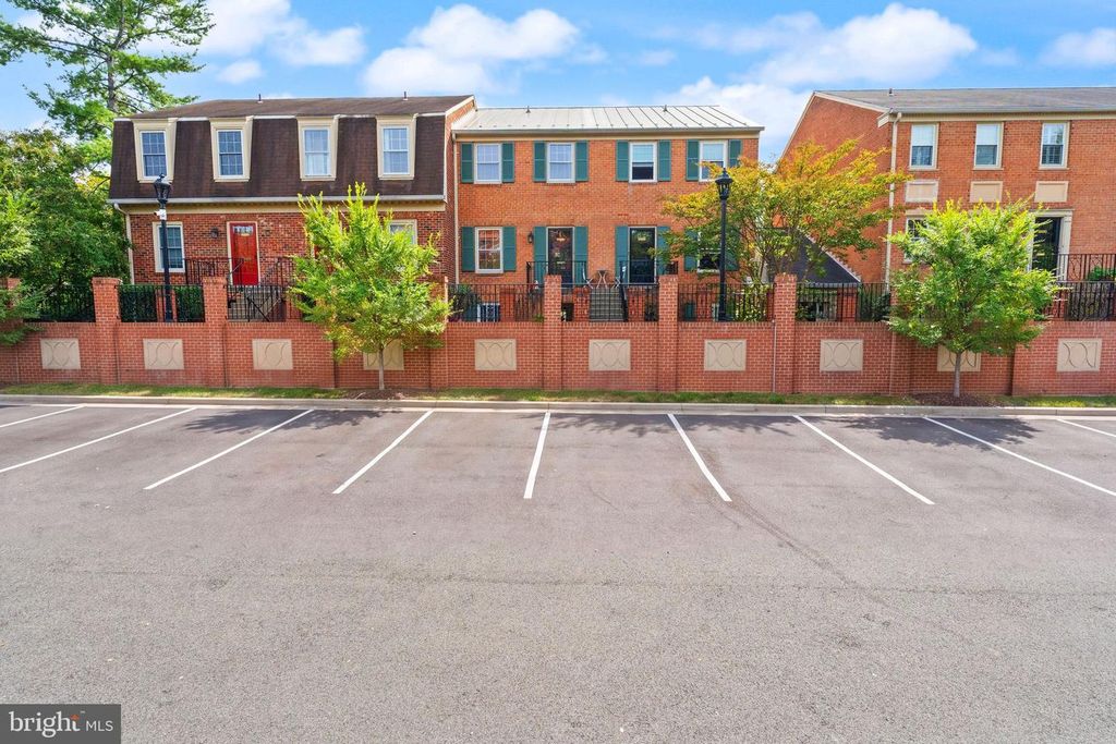 Image 2 of property listing at 1608 BELMONT ST NW #C, Washington, DC 20009