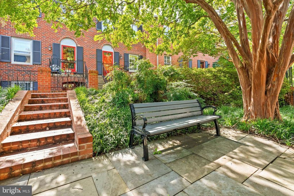 Image 4 of property listing at 1608 BELMONT ST NW #C, Washington, DC 20009