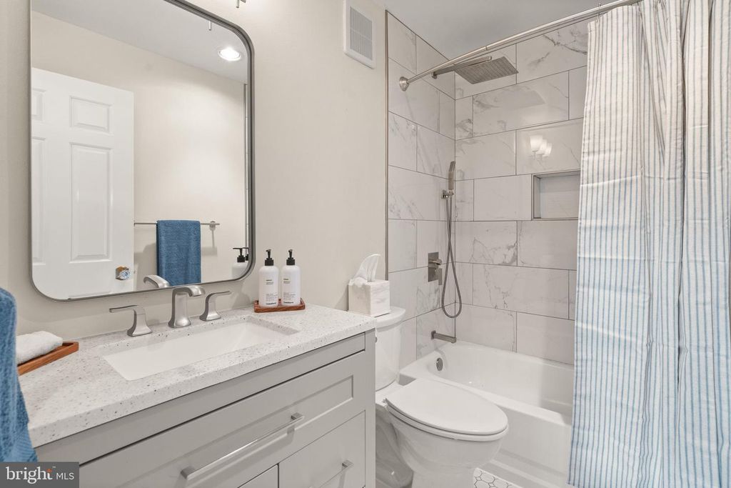 Image 33 of property listing at 1608 BELMONT ST NW #C, Washington, DC 20009
