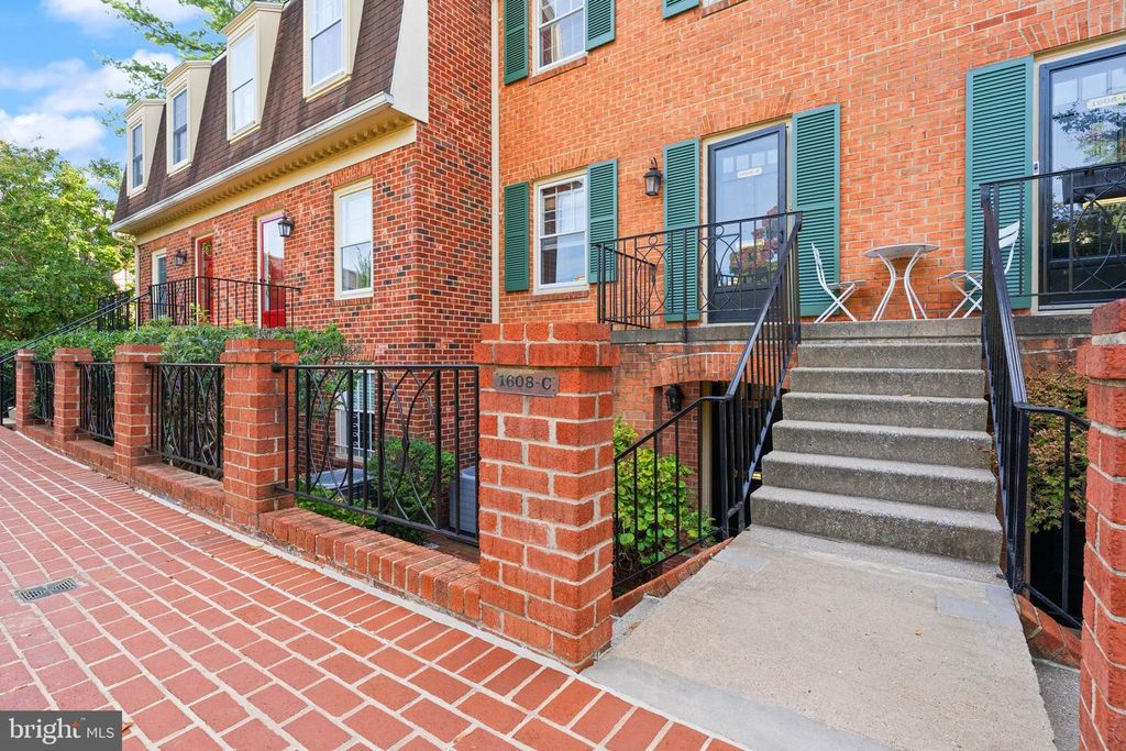Image 5 of property listing at 1608 BELMONT ST NW #C, Washington, DC 20009