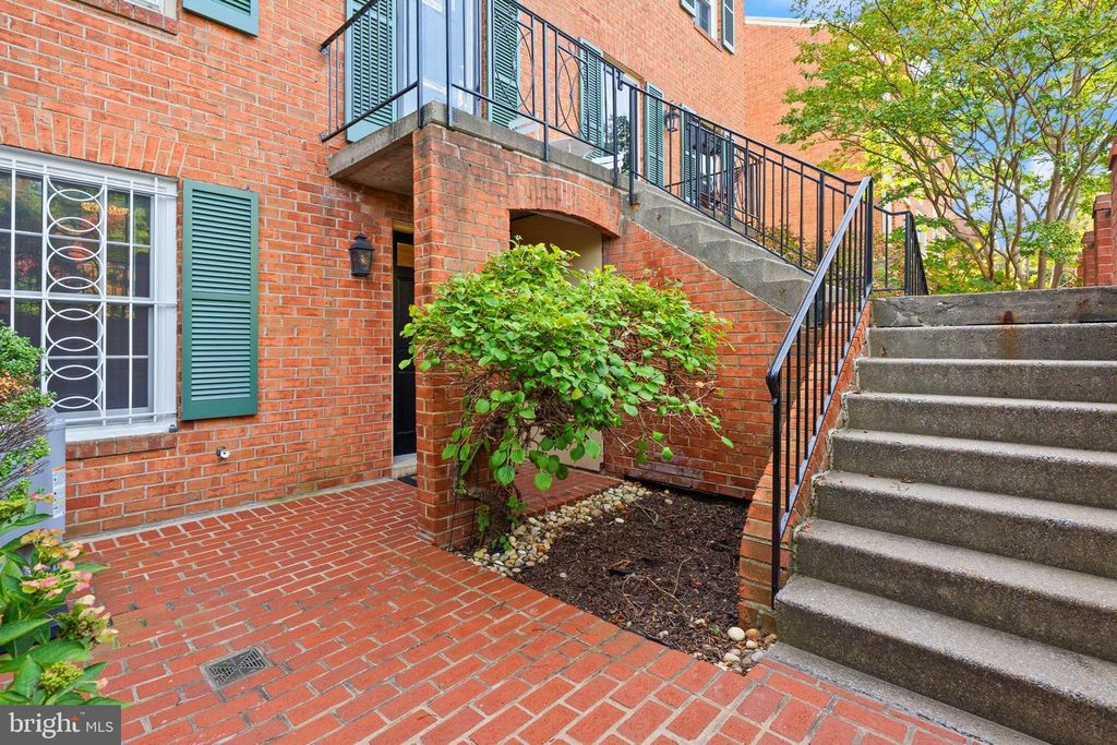 Image 6 of property listing at 1608 BELMONT ST NW #C, Washington, DC 20009