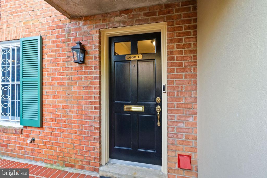 Image 7 of property listing at 1608 BELMONT ST NW #C, Washington, DC 20009