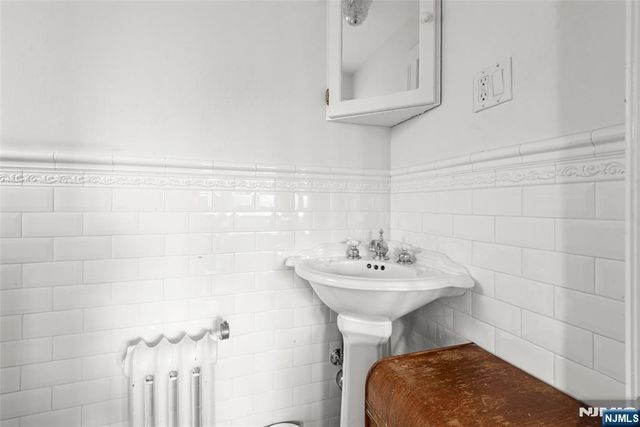 384 Anderson Street, Hackensack, NJ 07601