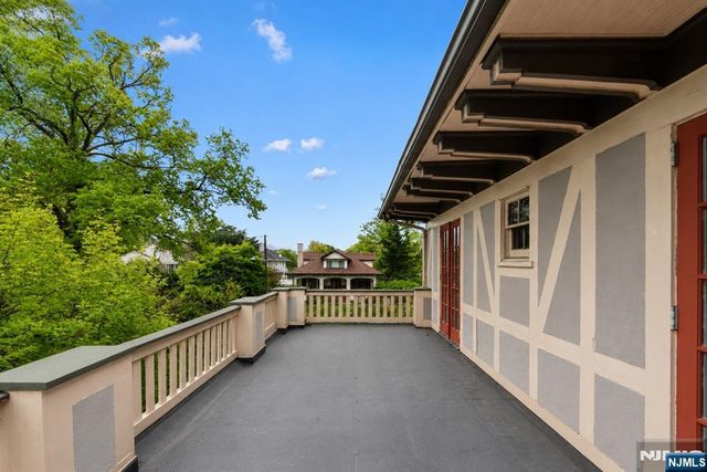 384 Anderson Street, Hackensack, NJ 07601