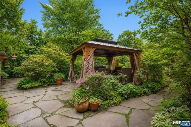 384 Anderson Street, Hackensack, NJ 07601