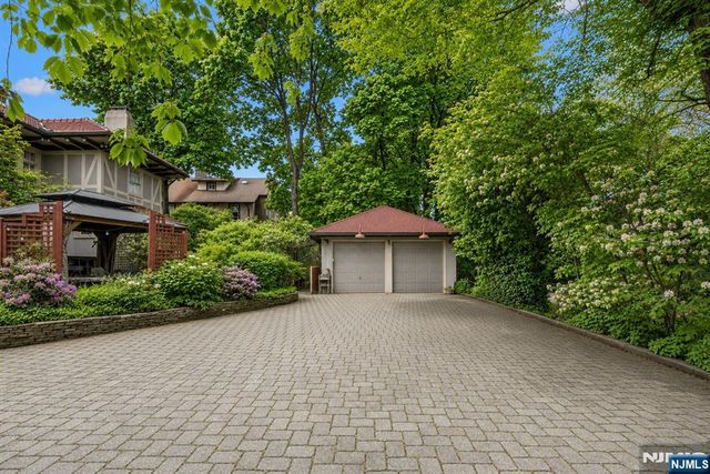 384 Anderson Street, Hackensack, NJ 07601