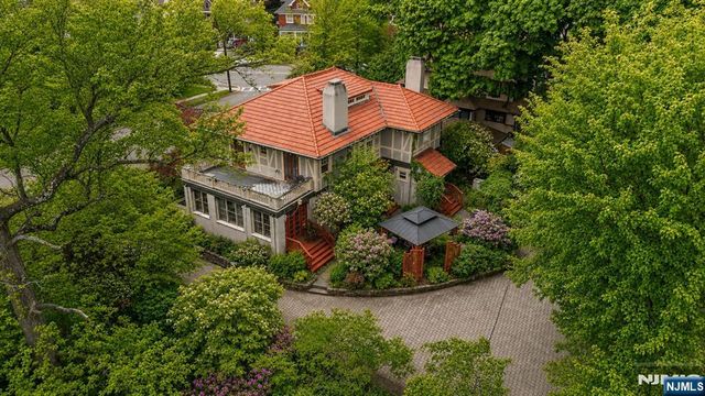 384 Anderson Street, Hackensack, NJ 07601