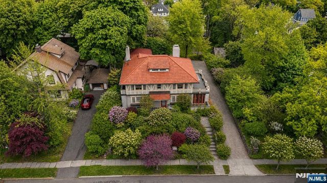 384 Anderson Street, Hackensack, NJ 07601