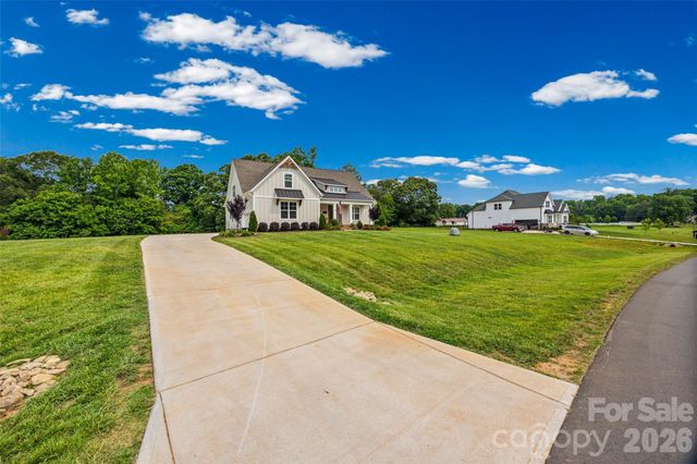 172 Triple Ponds Court, Clover, SC 29710