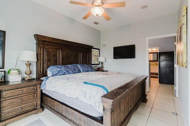 7404 BAY DRIVE, Tampa, FL 33635