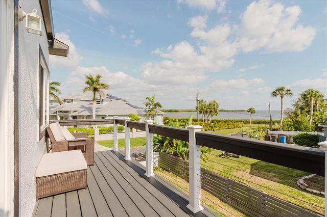 7404 BAY DRIVE, Tampa, FL 33635