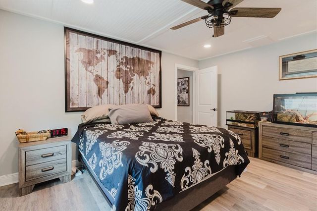 7404 BAY DRIVE, Tampa, FL 33635