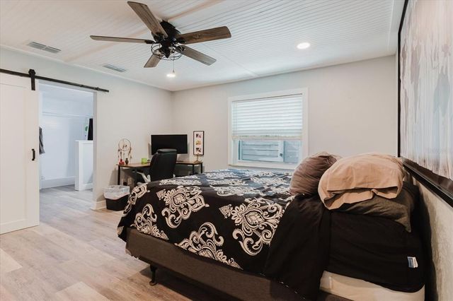 7404 BAY DRIVE, Tampa, FL 33635