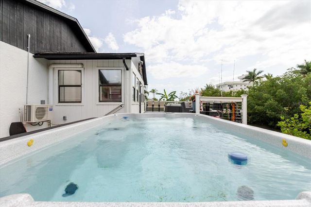 7404 BAY DRIVE, Tampa, FL 33635