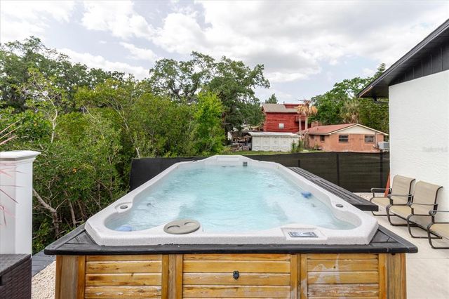 7404 BAY DRIVE, Tampa, FL 33635