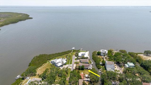 7404 BAY DRIVE, Tampa, FL 33635